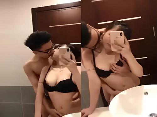Cinta manis untukmu di depan cermin