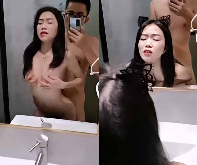 Doggy adikku di depan cermin