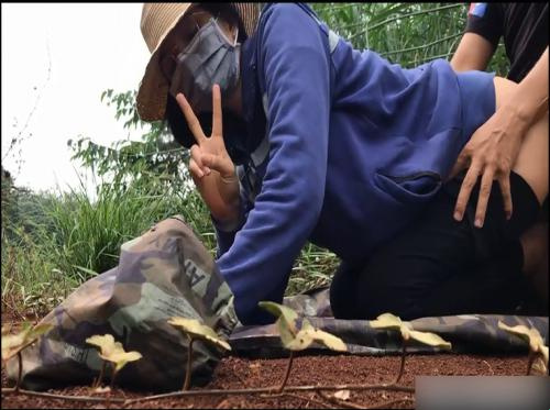 Menawarkan layanan seksual kepada istri di ladang
