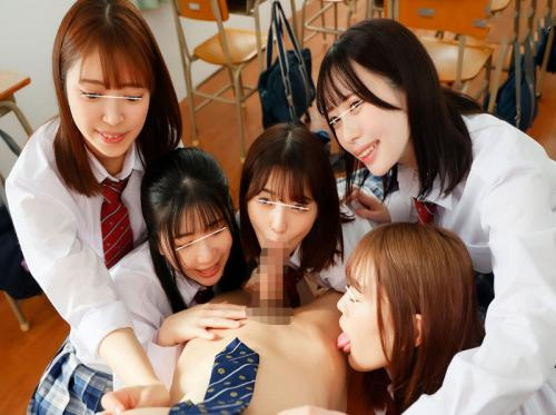 Anak-anak muda senang ketika belajar di kelas yang penuh dengan perempuan...