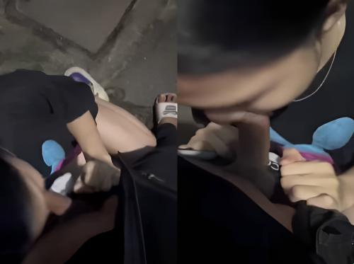 Bawa dia ke gang untuk menghisap ayam