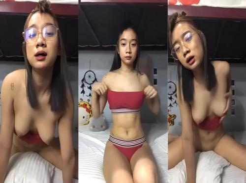 Saya terangsang dengan kacamata dan sedang mencari pacar